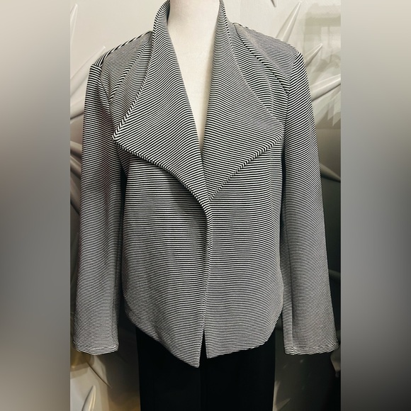 EUC Premise SZM black/wht striped open front blazer w/interior pockets/bust 44” - Picture 1 of 5
